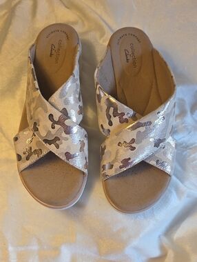 Clarks Metallic Rose Gold Camo Crossband Slide Sandals